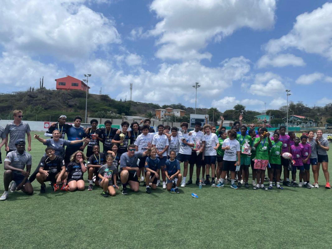 Rugbytraining bij een sportproject van De Kracht van Sport
